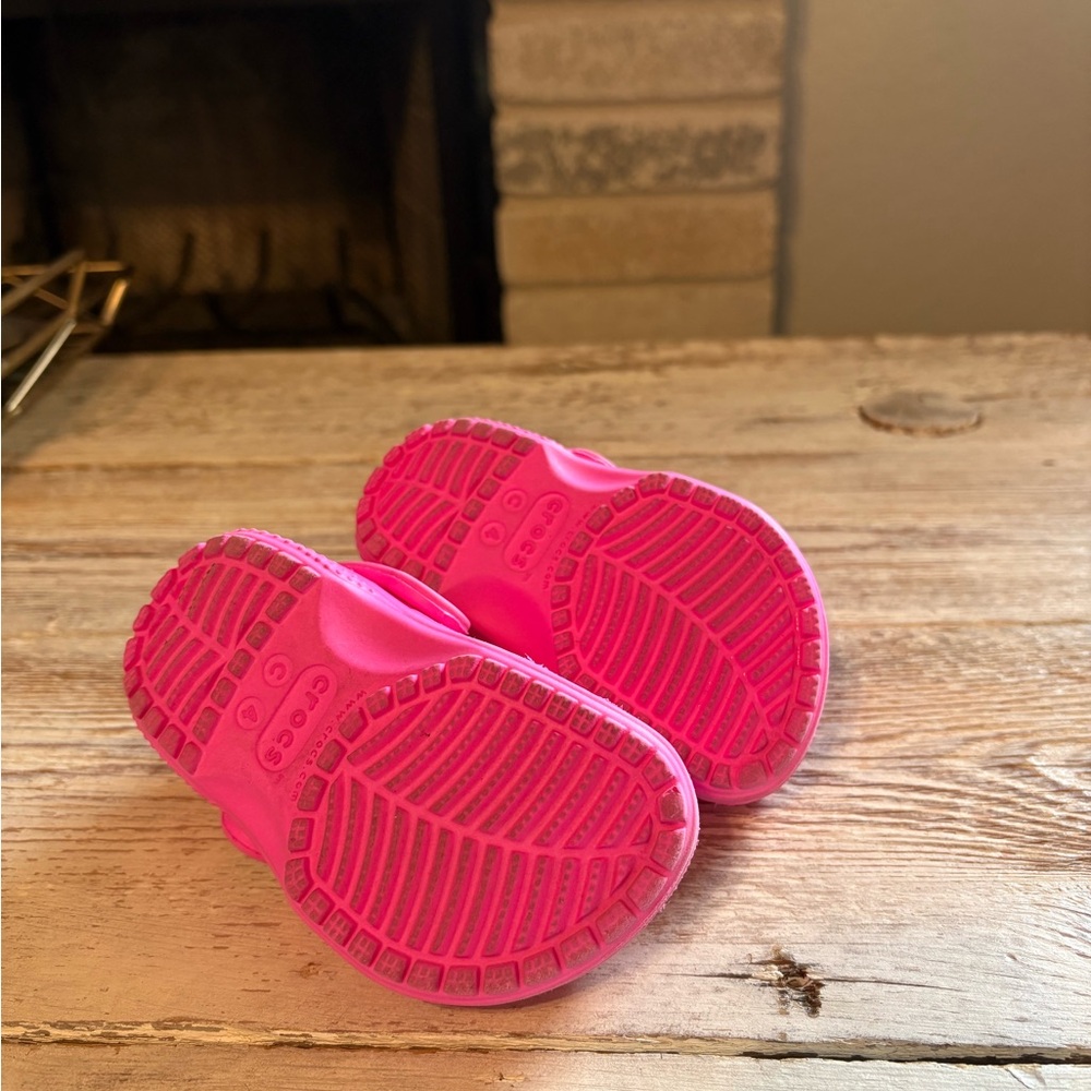 Crocs Toddler Hot Pink Clog - Picture 4 of 4